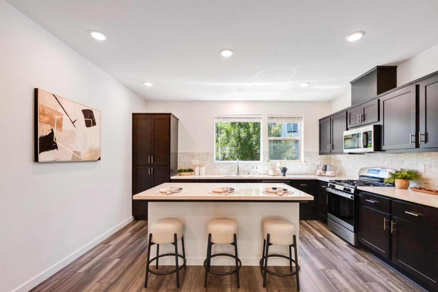 Detail Gallery Image 12 of 29 For 5950 Flash Ct, San Jose,  CA 95119 - 3 Beds | 3/1 Baths
