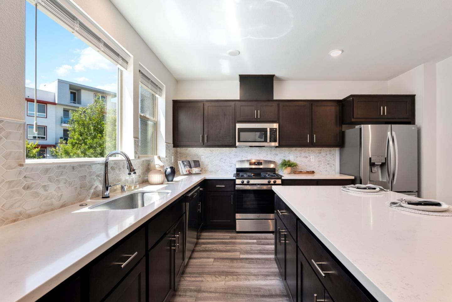 Detail Gallery Image 13 of 29 For 5950 Flash Ct, San Jose,  CA 95119 - 3 Beds | 3/1 Baths