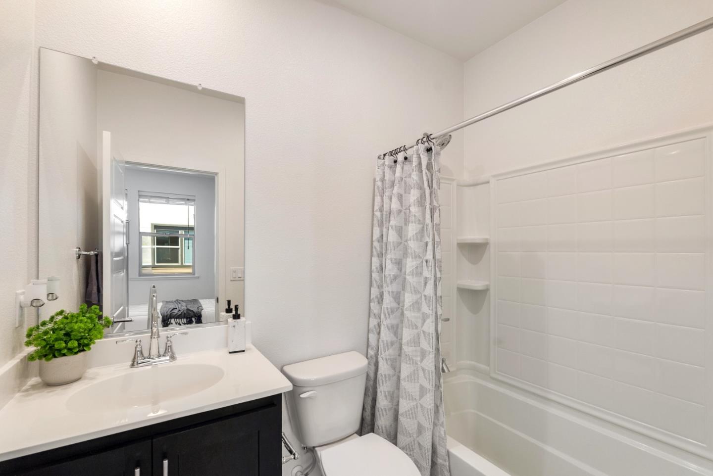 Detail Gallery Image 21 of 29 For 5950 Flash Ct, San Jose,  CA 95119 - 3 Beds | 3/1 Baths