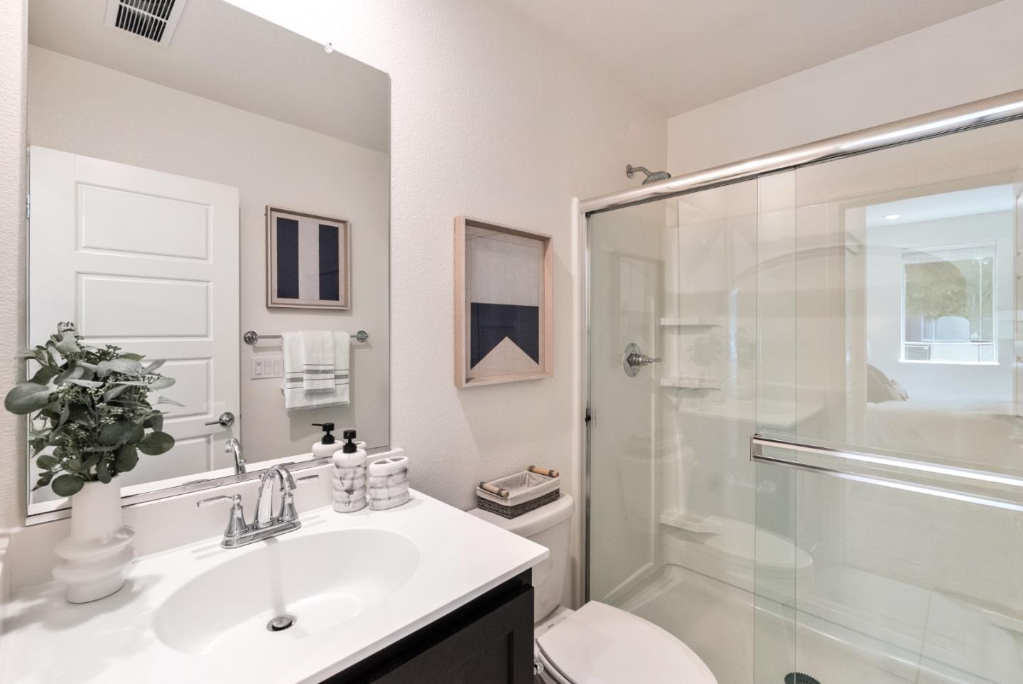 Detail Gallery Image 5 of 29 For 5950 Flash Ct, San Jose,  CA 95119 - 3 Beds | 3/1 Baths