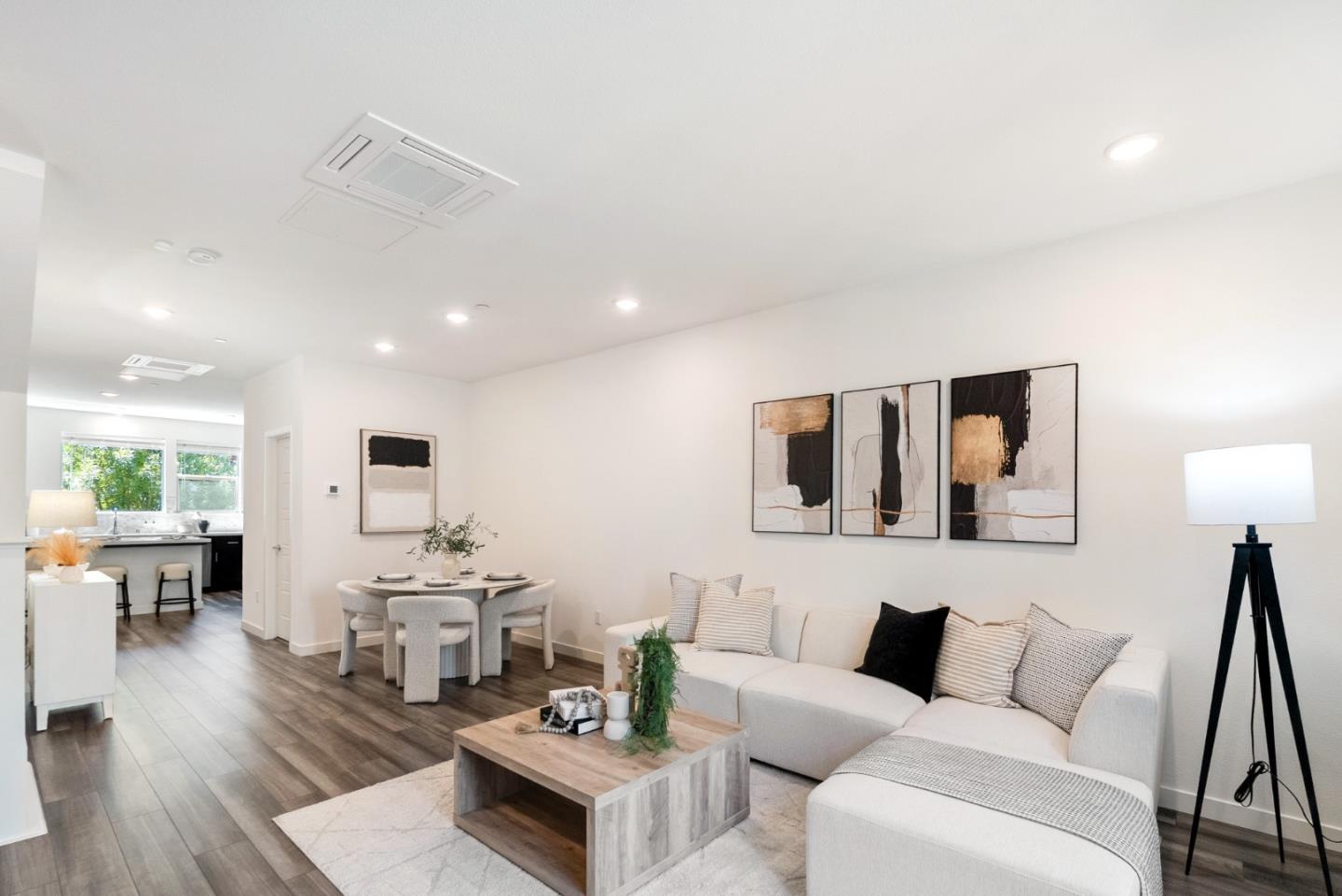 Detail Gallery Image 8 of 29 For 5950 Flash Ct, San Jose,  CA 95119 - 3 Beds | 3/1 Baths