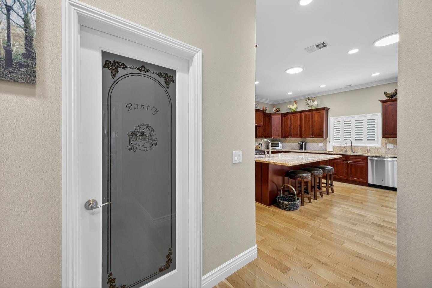 Detail Gallery Image 12 of 54 For 1668 Dolores Dr, San Jose,  CA 95125 - 5 Beds | 5/1 Baths