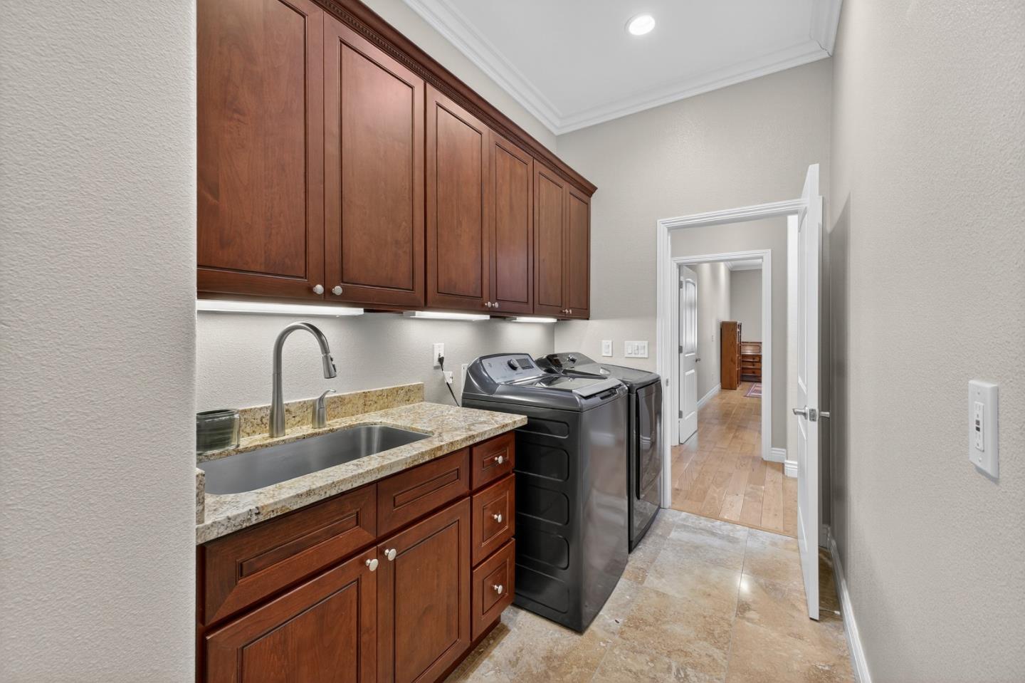Detail Gallery Image 45 of 54 For 1668 Dolores Dr, San Jose,  CA 95125 - 5 Beds | 5/1 Baths