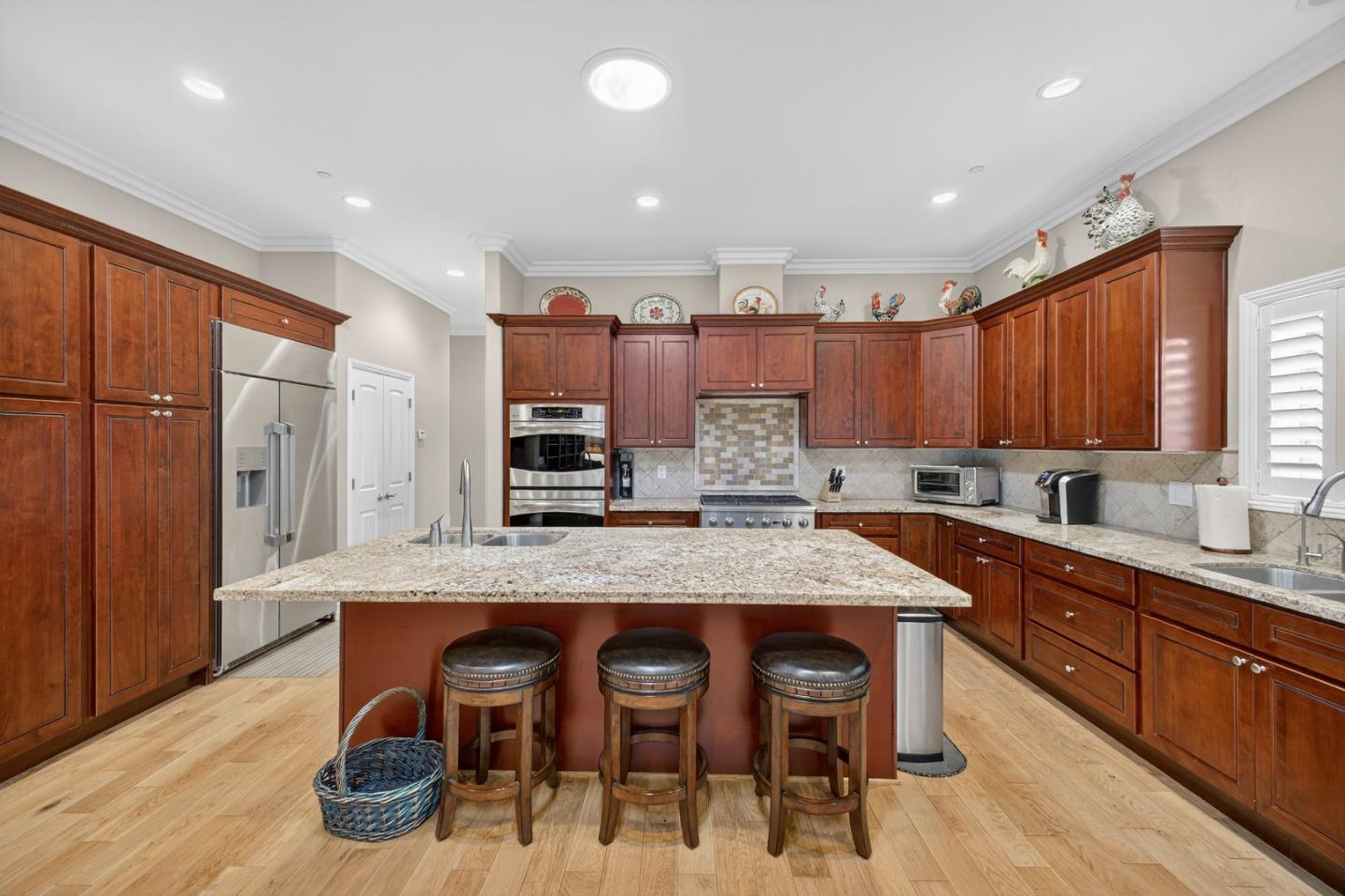Detail Gallery Image 8 of 54 For 1668 Dolores Dr, San Jose,  CA 95125 - 5 Beds | 5/1 Baths