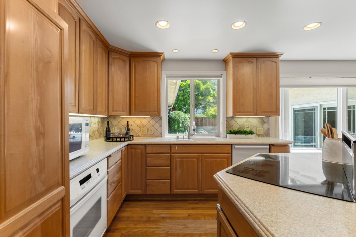 Detail Gallery Image 13 of 26 For 11108 Sutherland Ave, Cupertino,  CA 95014 - 4 Beds | 2/1 Baths