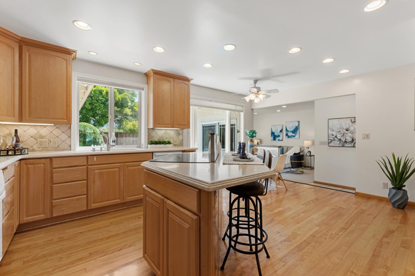 Detail Gallery Image 14 of 26 For 11108 Sutherland Ave, Cupertino,  CA 95014 - 4 Beds | 2/1 Baths