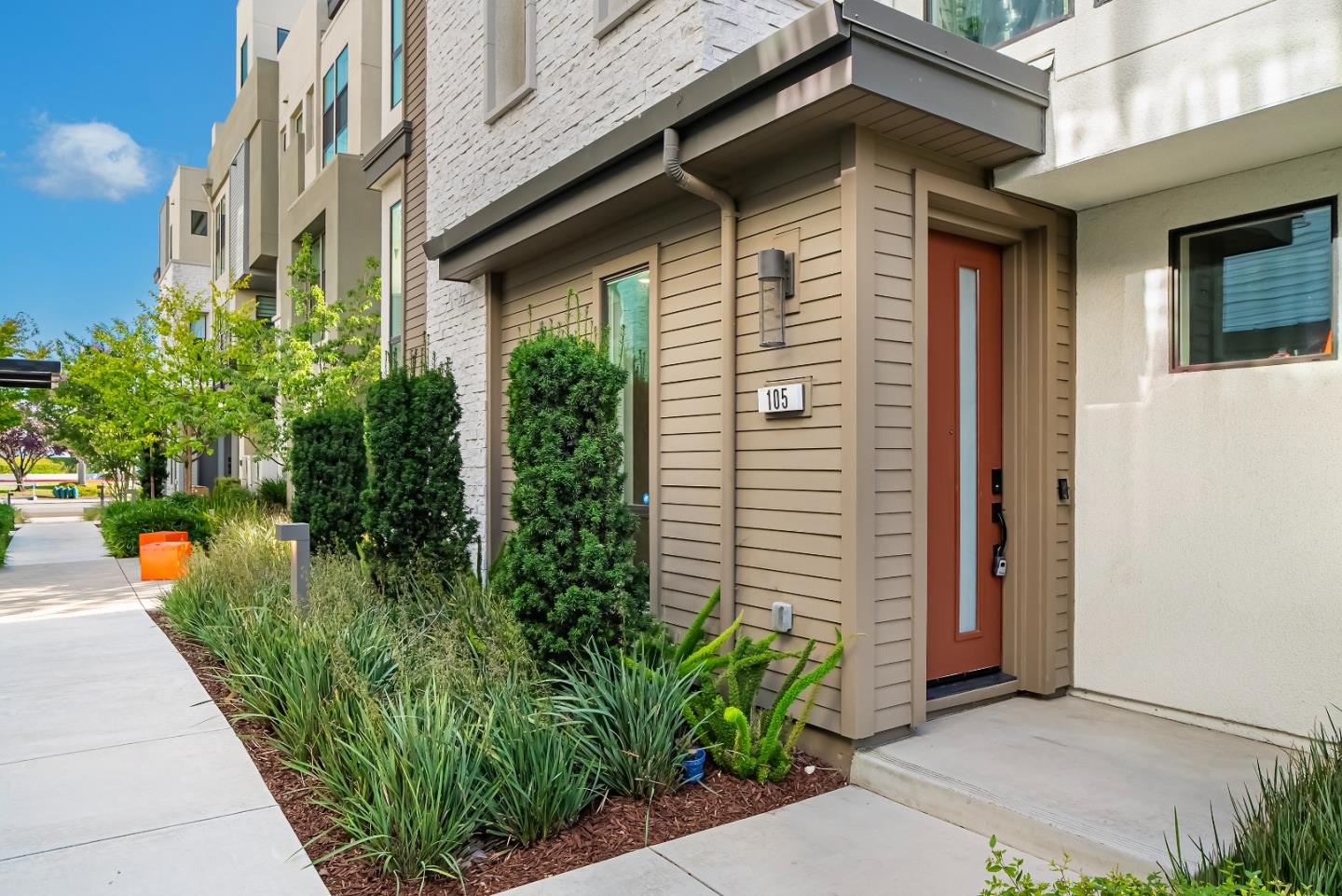 Detail Gallery Image 3 of 42 For 2910 Sanor Pl #105,  Santa Clara,  CA 95051 - 4 Beds | 3/2 Baths