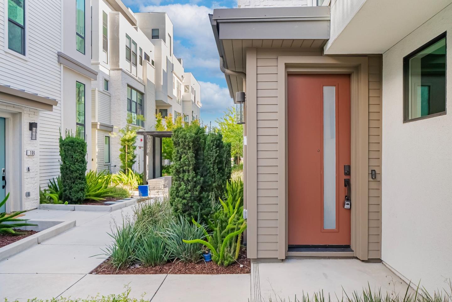 Detail Gallery Image 5 of 42 For 2910 Sanor Pl #105,  Santa Clara,  CA 95051 - 4 Beds | 3/2 Baths
