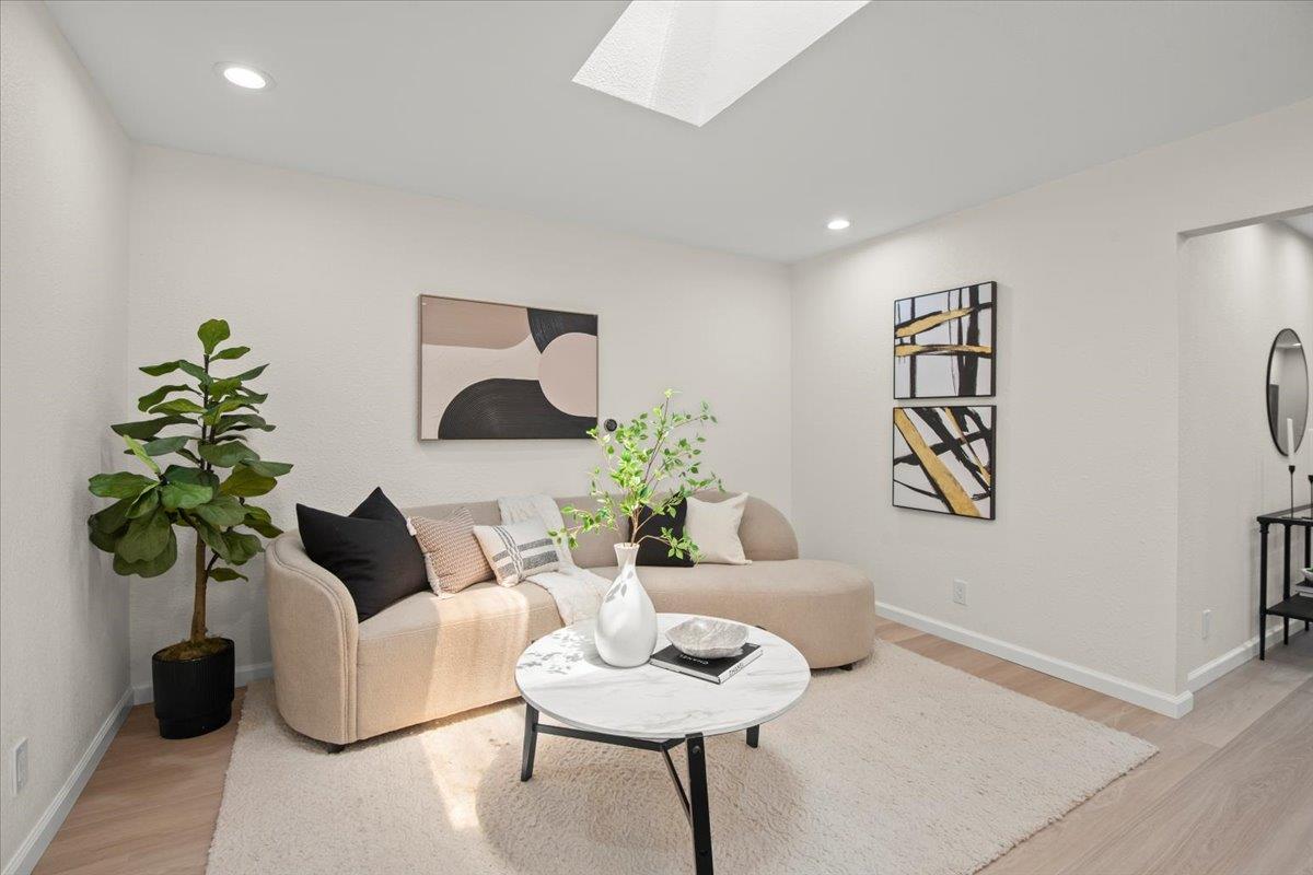Detail Gallery Image 10 of 52 For 586 Burgoyne St, Mountain View,  CA 94043 - 4 Beds | 4 Baths