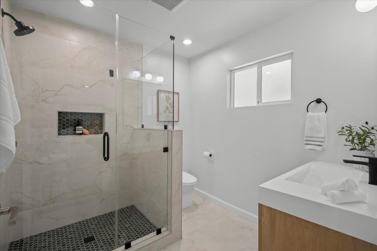 Detail Gallery Image 18 of 52 For 586 Burgoyne St, Mountain View,  CA 94043 - 4 Beds | 4 Baths