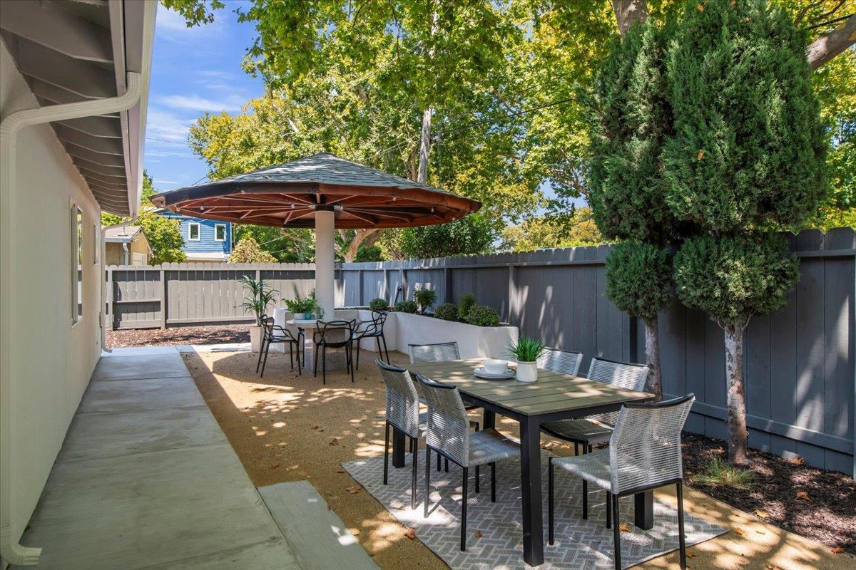 Detail Gallery Image 29 of 52 For 586 Burgoyne St, Mountain View,  CA 94043 - 4 Beds | 4 Baths