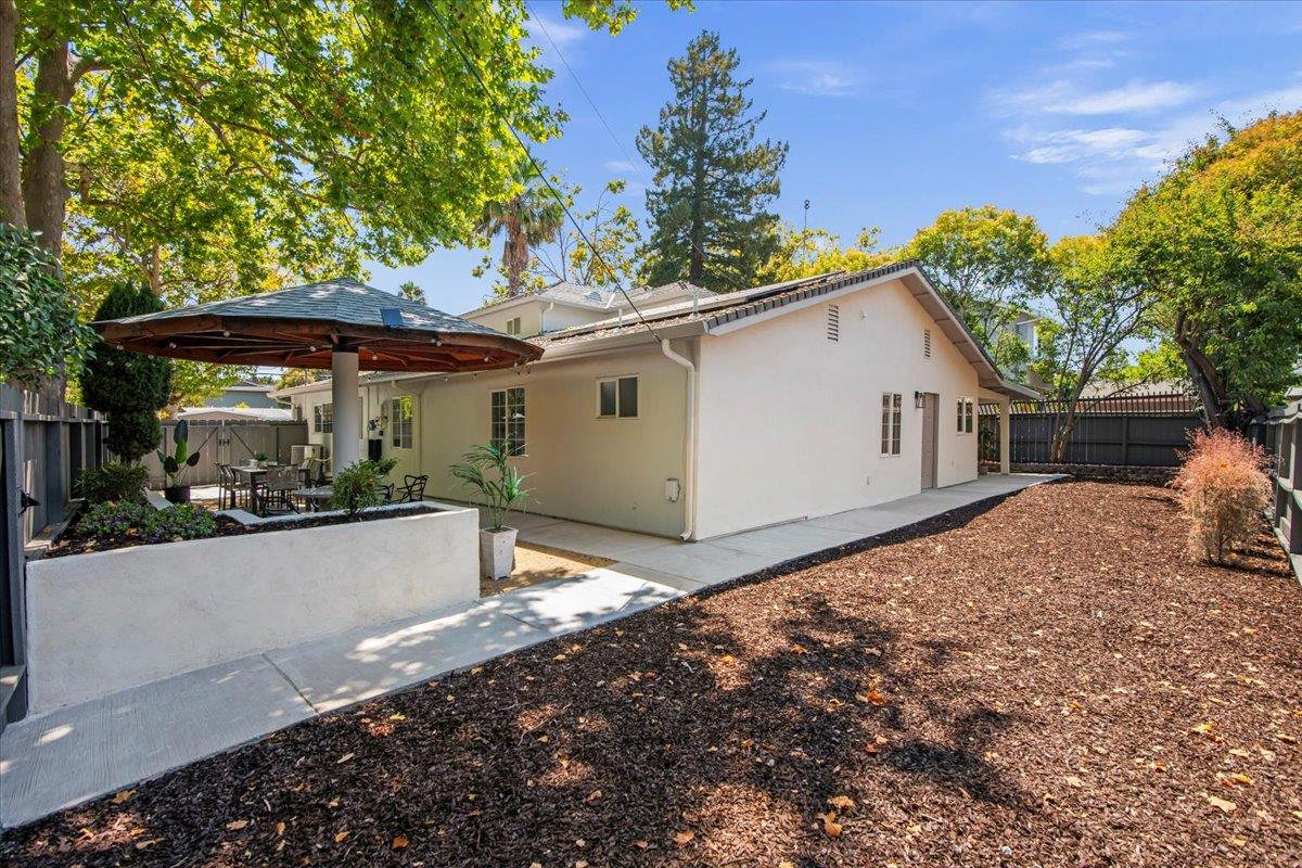 Detail Gallery Image 30 of 52 For 586 Burgoyne St, Mountain View,  CA 94043 - 4 Beds | 4 Baths