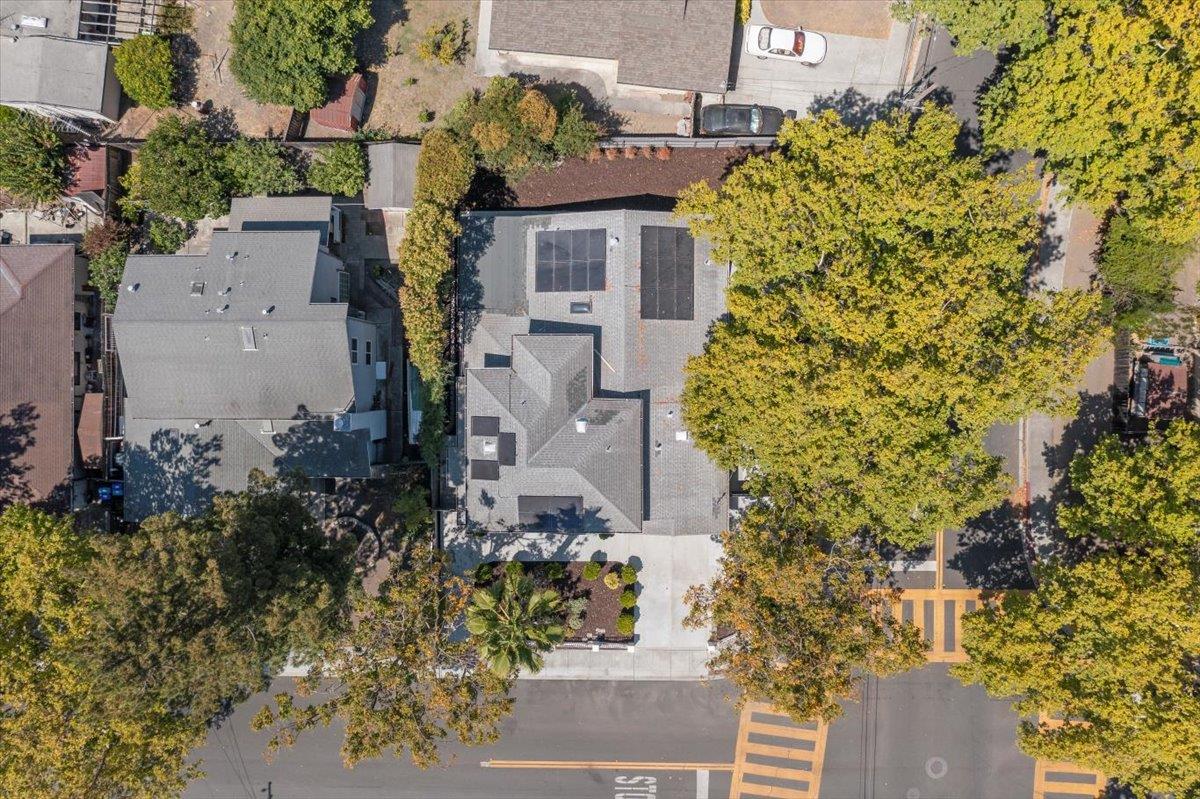 Detail Gallery Image 31 of 52 For 586 Burgoyne St, Mountain View,  CA 94043 - 4 Beds | 4 Baths