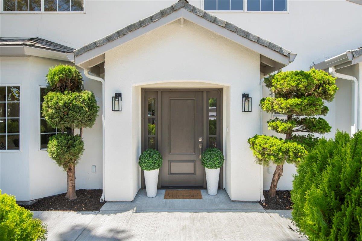 Detail Gallery Image 5 of 52 For 586 Burgoyne St, Mountain View,  CA 94043 - 4 Beds | 4 Baths
