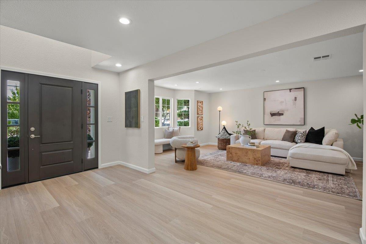 Detail Gallery Image 6 of 52 For 586 Burgoyne St, Mountain View,  CA 94043 - 4 Beds | 4 Baths