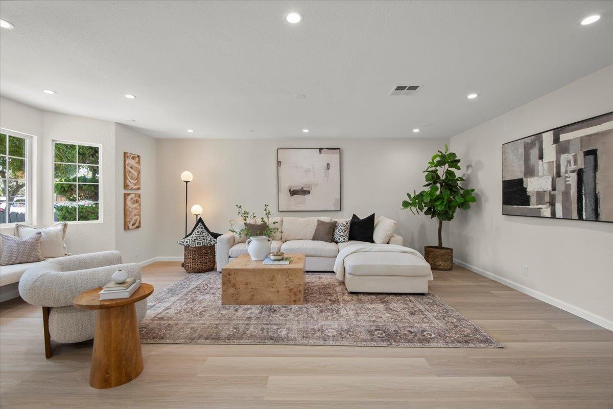 Detail Gallery Image 7 of 52 For 586 Burgoyne St, Mountain View,  CA 94043 - 4 Beds | 4 Baths