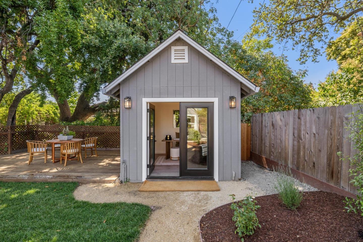Detail Gallery Image 25 of 38 For 2611 Carson St, Redwood City,  CA 94061 - 3 Beds | 2 Baths