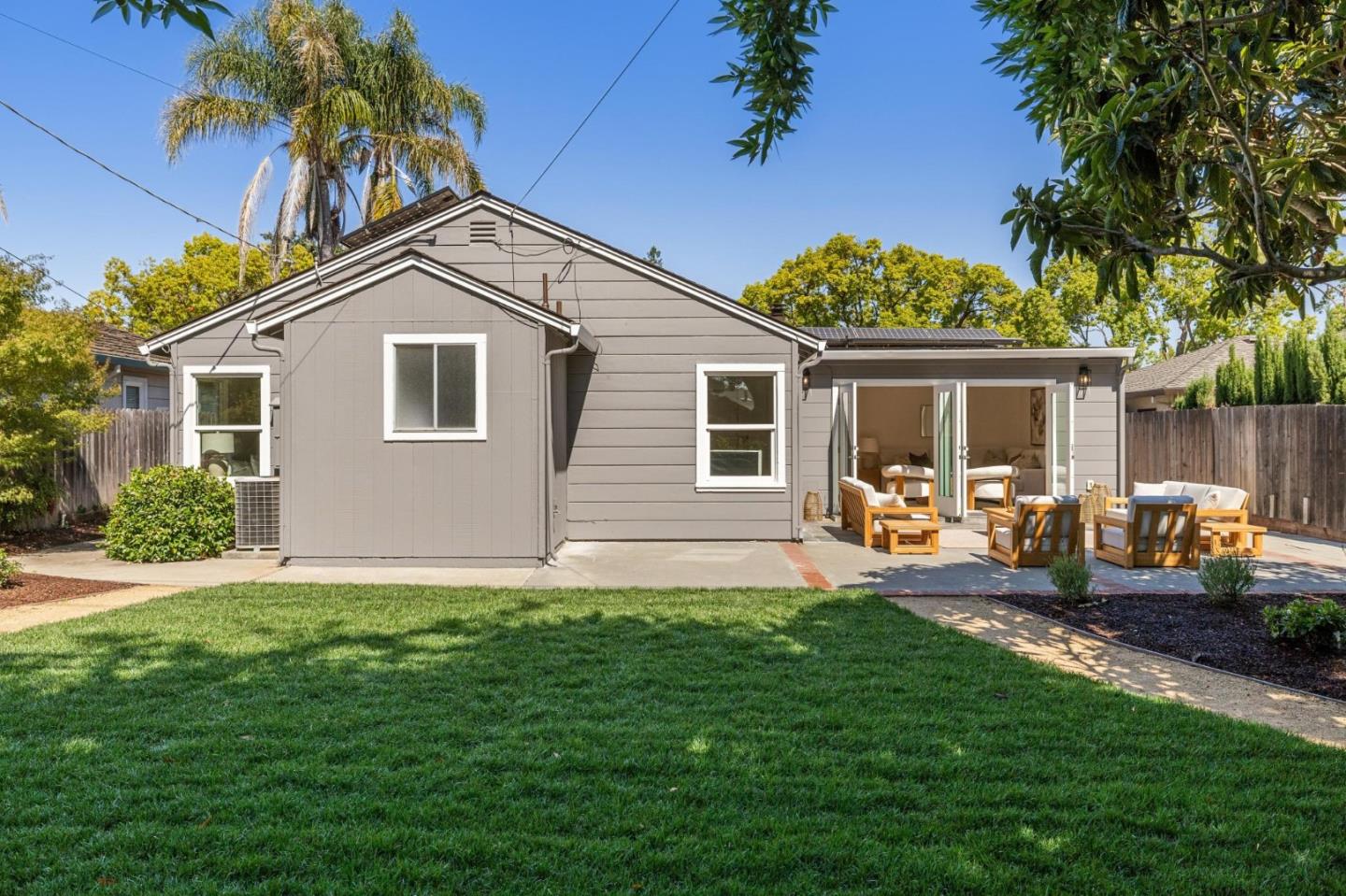 Detail Gallery Image 29 of 38 For 2611 Carson St, Redwood City,  CA 94061 - 3 Beds | 2 Baths
