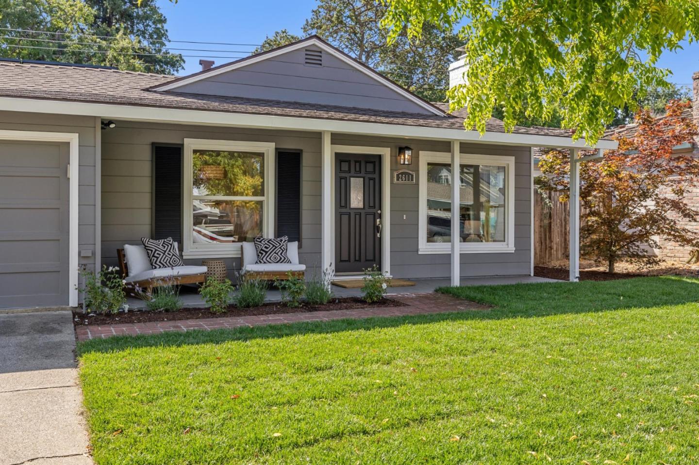 Detail Gallery Image 3 of 38 For 2611 Carson St, Redwood City,  CA 94061 - 3 Beds | 2 Baths