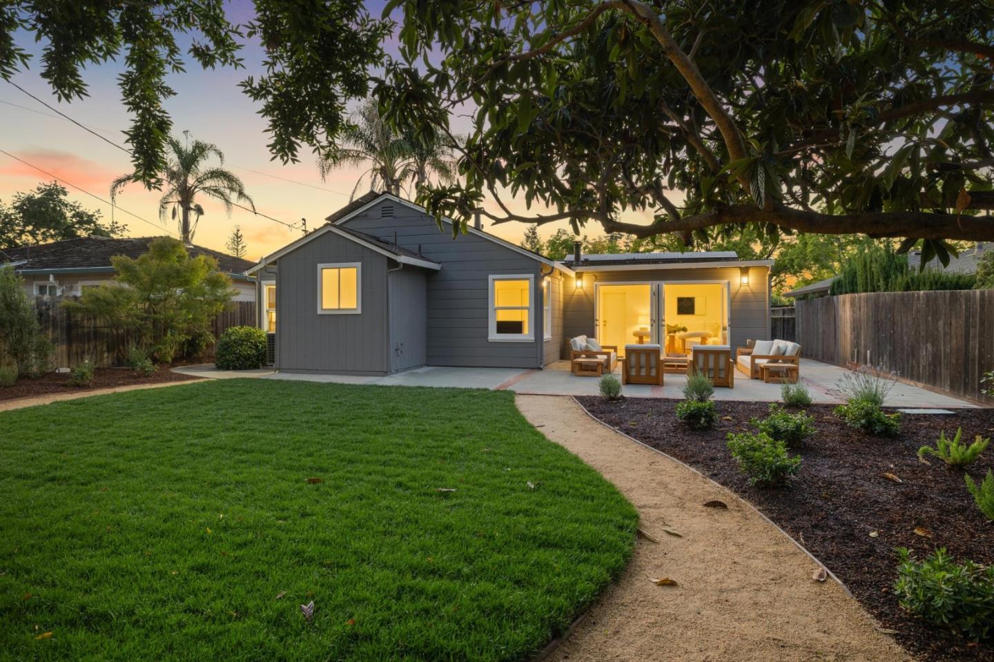Detail Gallery Image 30 of 38 For 2611 Carson St, Redwood City,  CA 94061 - 3 Beds | 2 Baths