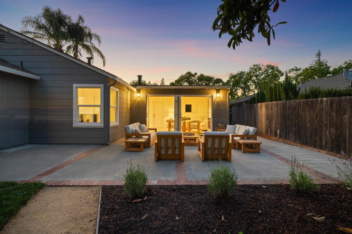 Detail Gallery Image 32 of 38 For 2611 Carson St, Redwood City,  CA 94061 - 3 Beds | 2 Baths