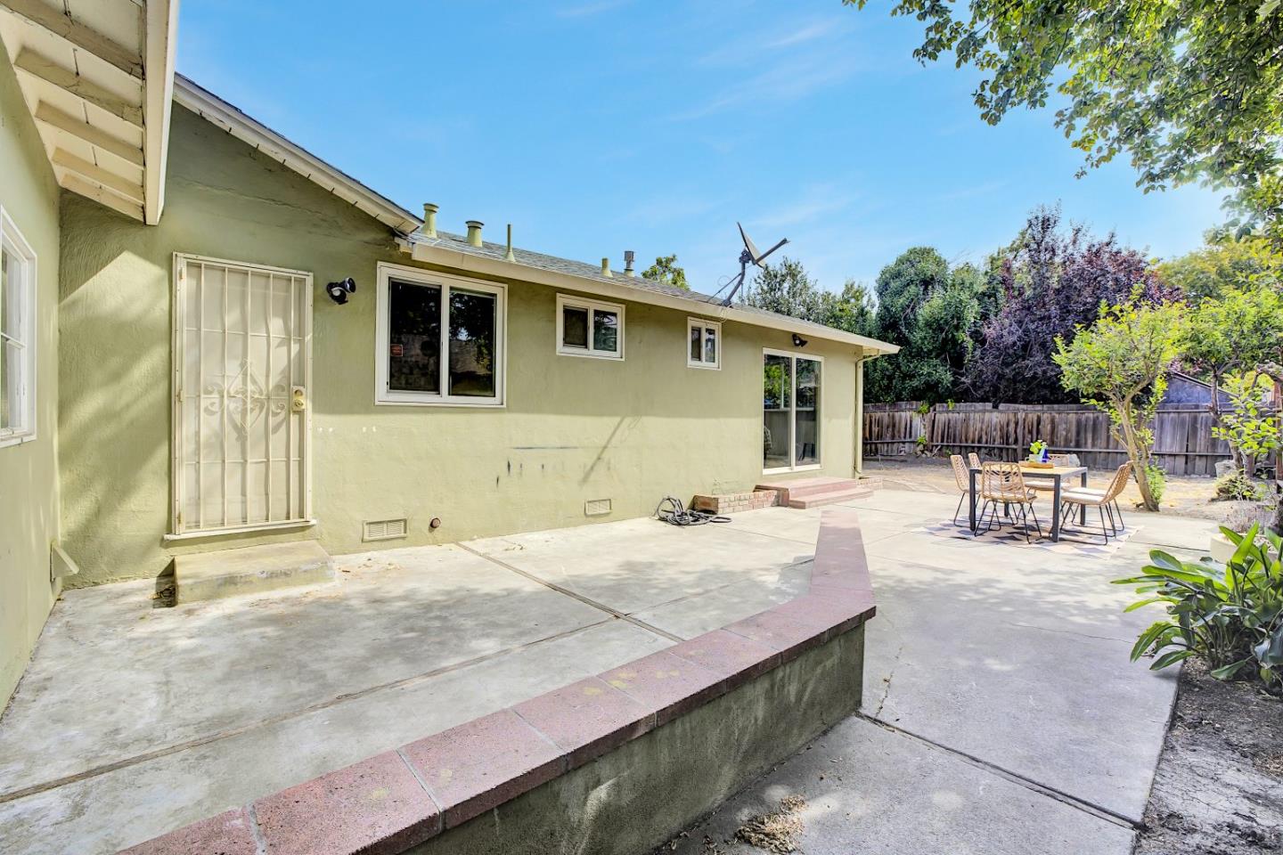 Detail Gallery Image 17 of 25 For 2228 Terra Villa St, East Palo Alto,  CA 94303 - 3 Beds | 1/1 Baths
