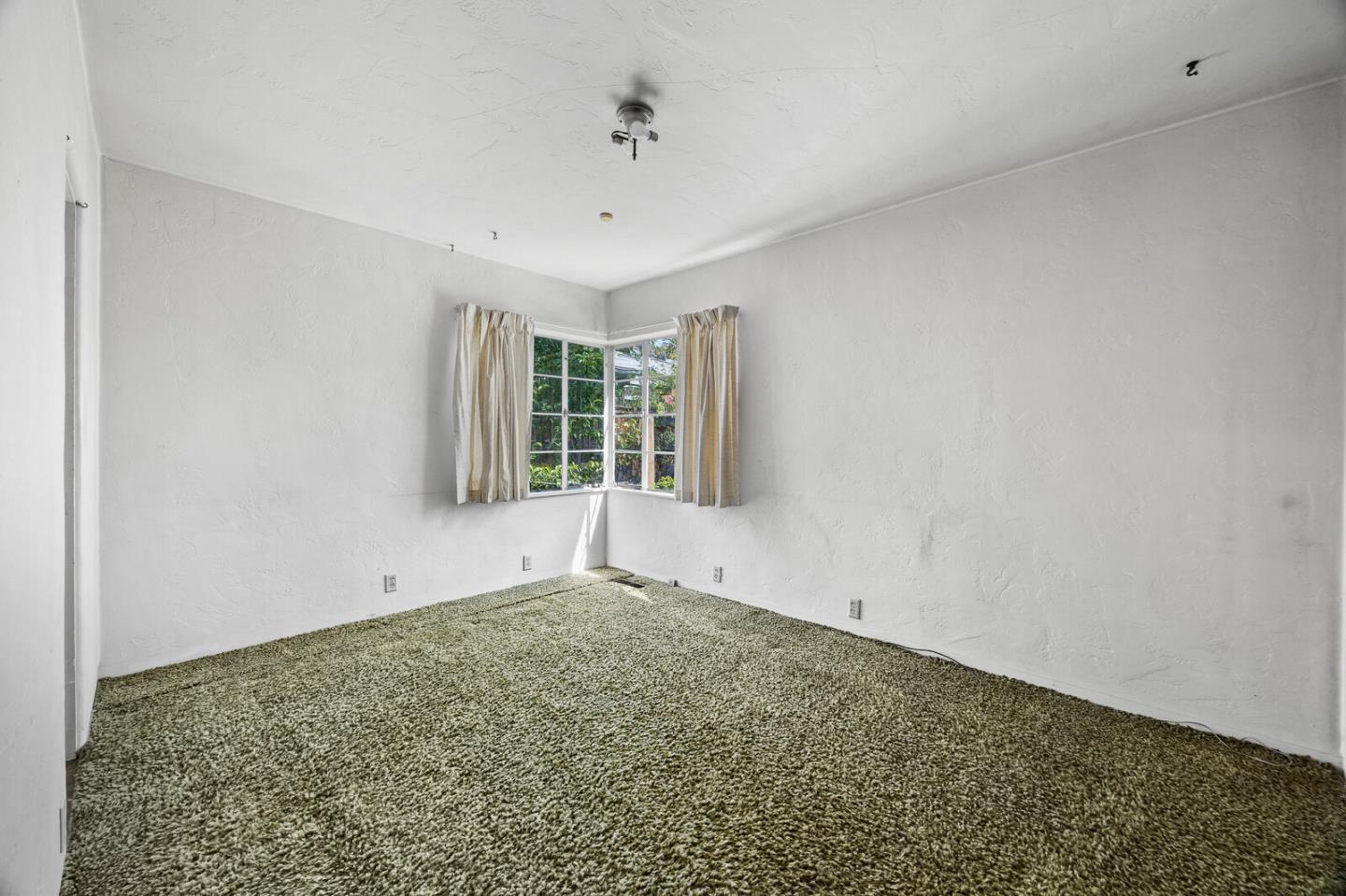 Detail Gallery Image 12 of 26 For 14 Nevada St, Redwood City,  CA 94062 - 2 Beds | 2 Baths
