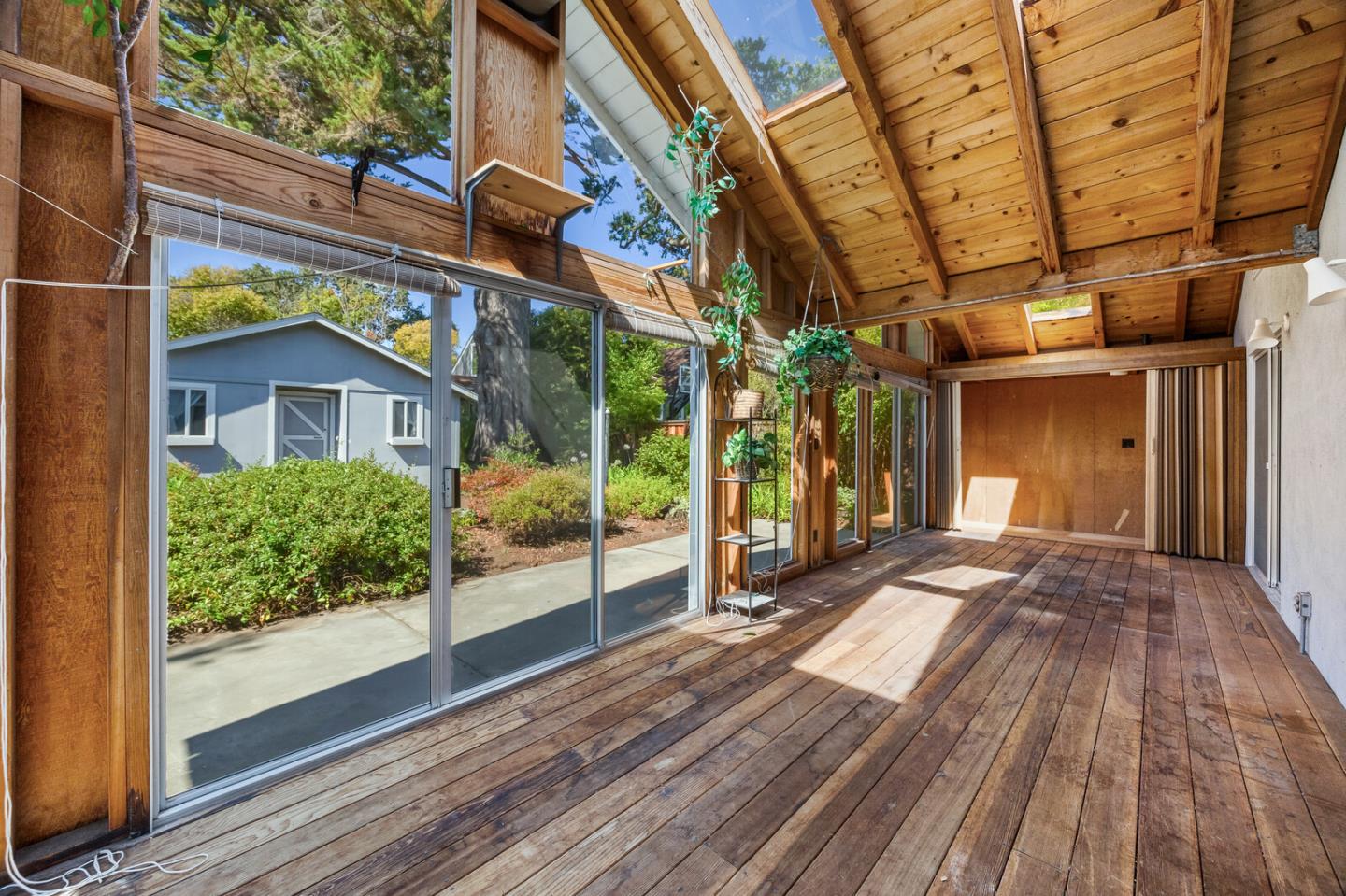 Detail Gallery Image 16 of 26 For 14 Nevada St, Redwood City,  CA 94062 - 2 Beds | 2 Baths