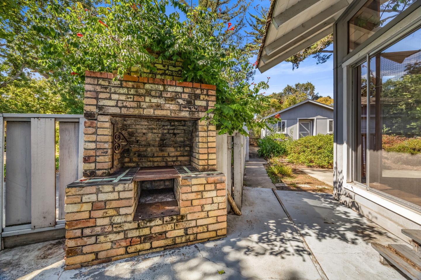 Detail Gallery Image 18 of 26 For 14 Nevada St, Redwood City,  CA 94062 - 2 Beds | 2 Baths