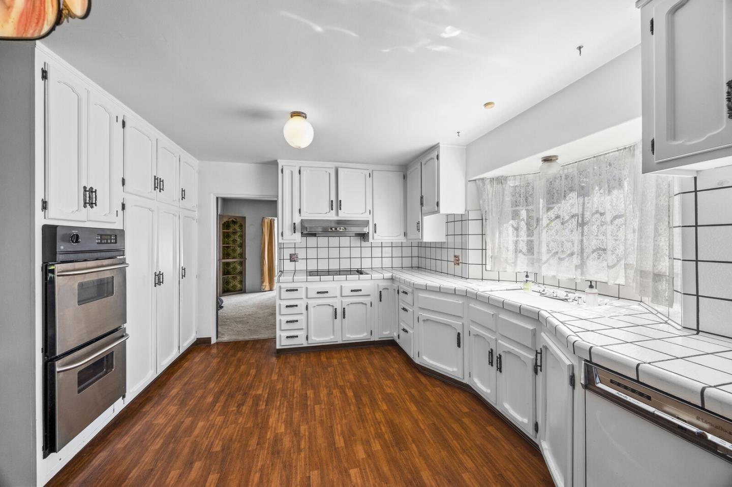 Detail Gallery Image 8 of 26 For 14 Nevada St, Redwood City,  CA 94062 - 2 Beds | 2 Baths