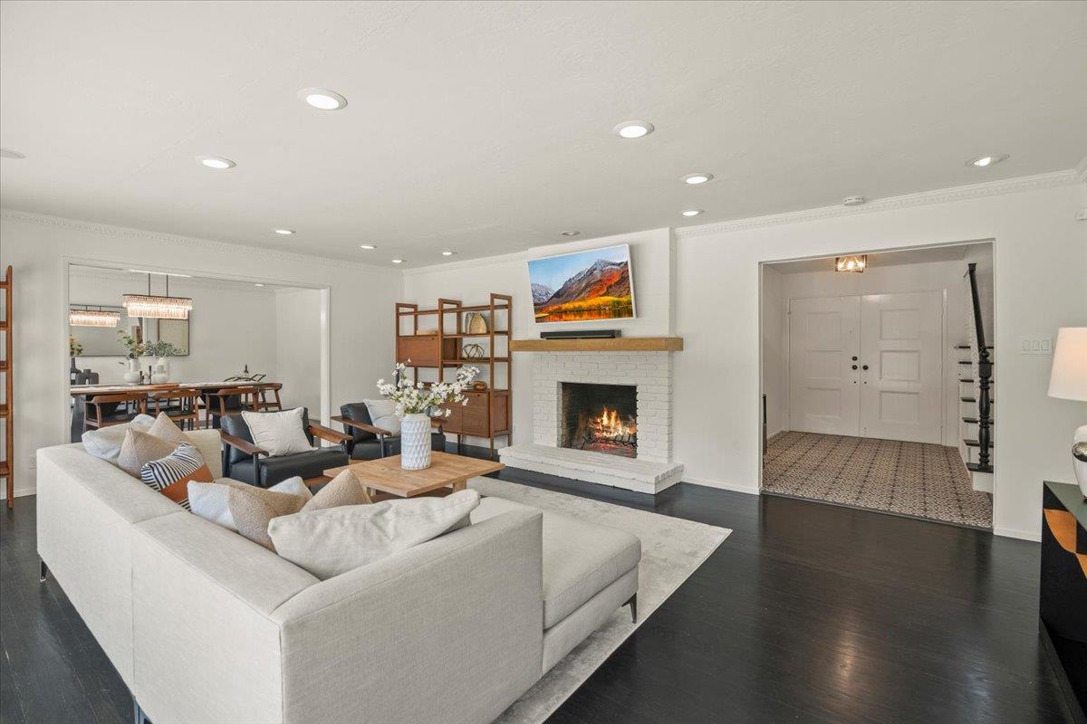 Detail Gallery Image 13 of 66 For 14228 Amherst Ct, Los Altos Hills,  CA 94022 - 5 Beds | 4 Baths