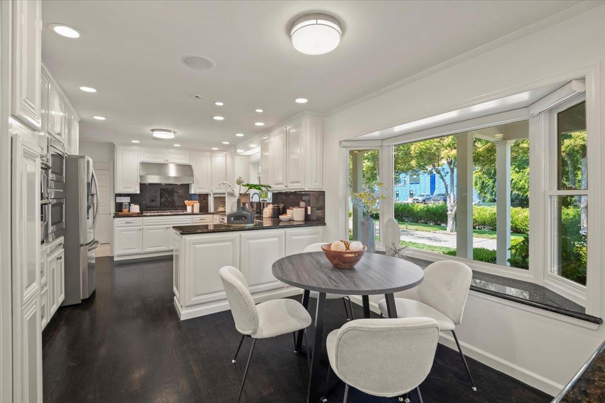 Detail Gallery Image 22 of 66 For 14228 Amherst Ct, Los Altos Hills,  CA 94022 - 5 Beds | 4 Baths