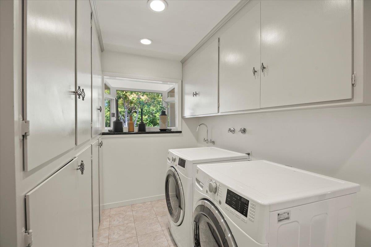Detail Gallery Image 24 of 66 For 14228 Amherst Ct, Los Altos Hills,  CA 94022 - 5 Beds | 4 Baths