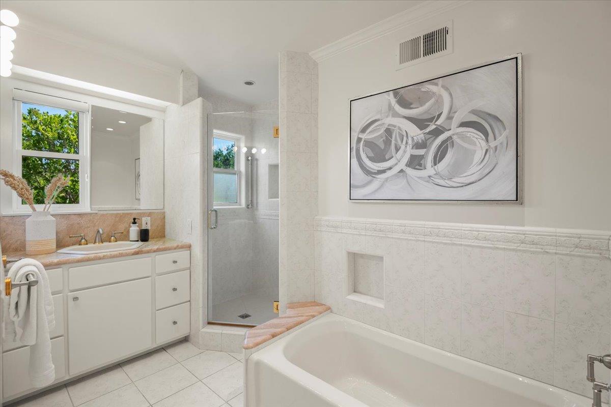 Detail Gallery Image 36 of 66 For 14228 Amherst Ct, Los Altos Hills,  CA 94022 - 5 Beds | 4 Baths