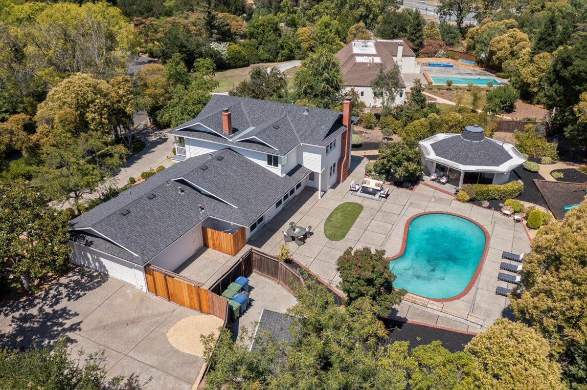 Detail Gallery Image 37 of 66 For 14228 Amherst Ct, Los Altos Hills,  CA 94022 - 5 Beds | 4 Baths