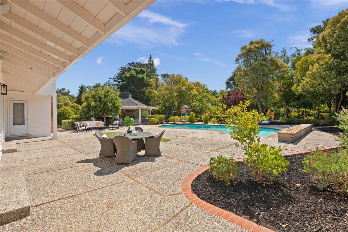 Detail Gallery Image 38 of 66 For 14228 Amherst Ct, Los Altos Hills,  CA 94022 - 5 Beds | 4 Baths