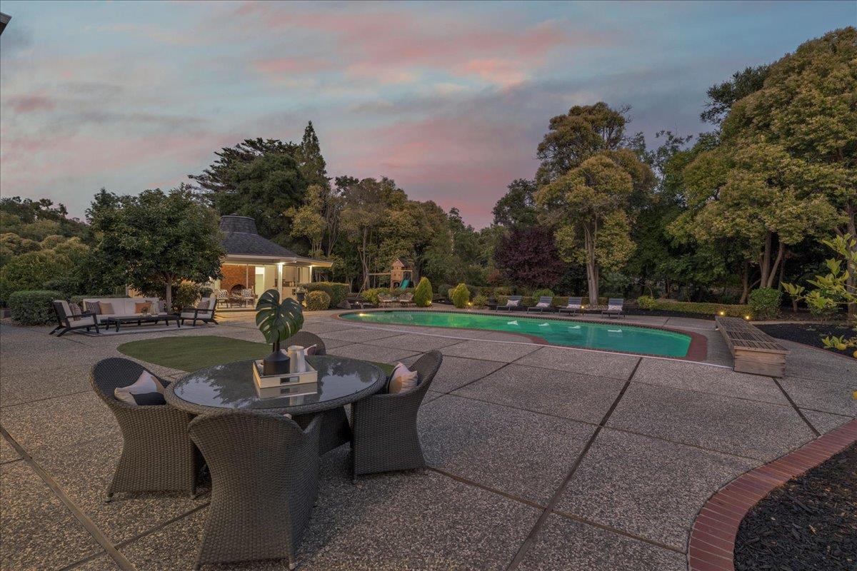 Detail Gallery Image 39 of 66 For 14228 Amherst Ct, Los Altos Hills,  CA 94022 - 5 Beds | 4 Baths