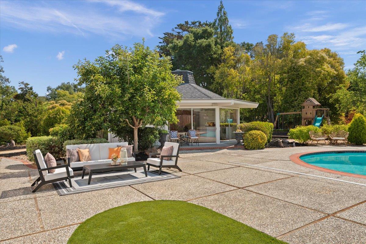 Detail Gallery Image 41 of 66 For 14228 Amherst Ct, Los Altos Hills,  CA 94022 - 5 Beds | 4 Baths