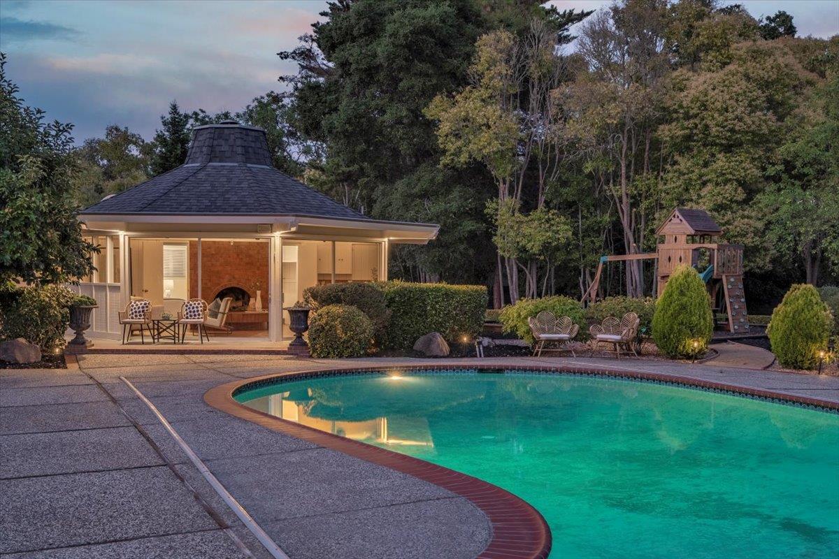 Detail Gallery Image 45 of 66 For 14228 Amherst Ct, Los Altos Hills,  CA 94022 - 5 Beds | 4 Baths