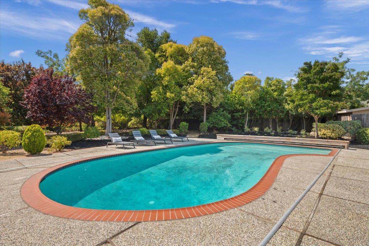 Detail Gallery Image 51 of 66 For 14228 Amherst Ct, Los Altos Hills,  CA 94022 - 5 Beds | 4 Baths