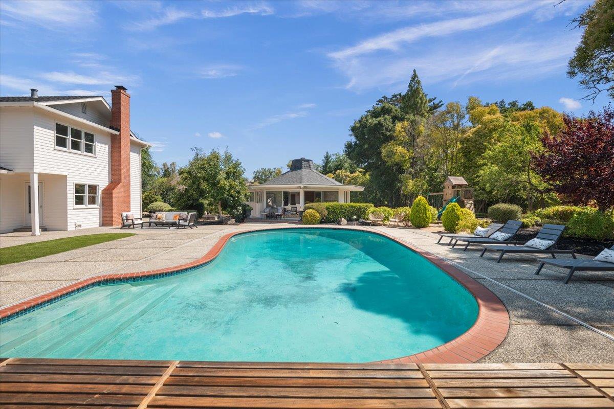 Detail Gallery Image 52 of 66 For 14228 Amherst Ct, Los Altos Hills,  CA 94022 - 5 Beds | 4 Baths