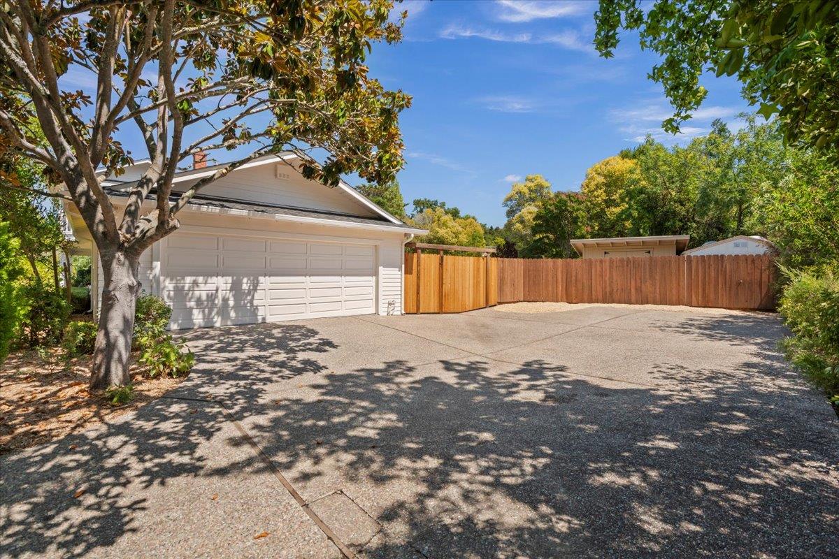 Detail Gallery Image 59 of 66 For 14228 Amherst Ct, Los Altos Hills,  CA 94022 - 5 Beds | 4 Baths
