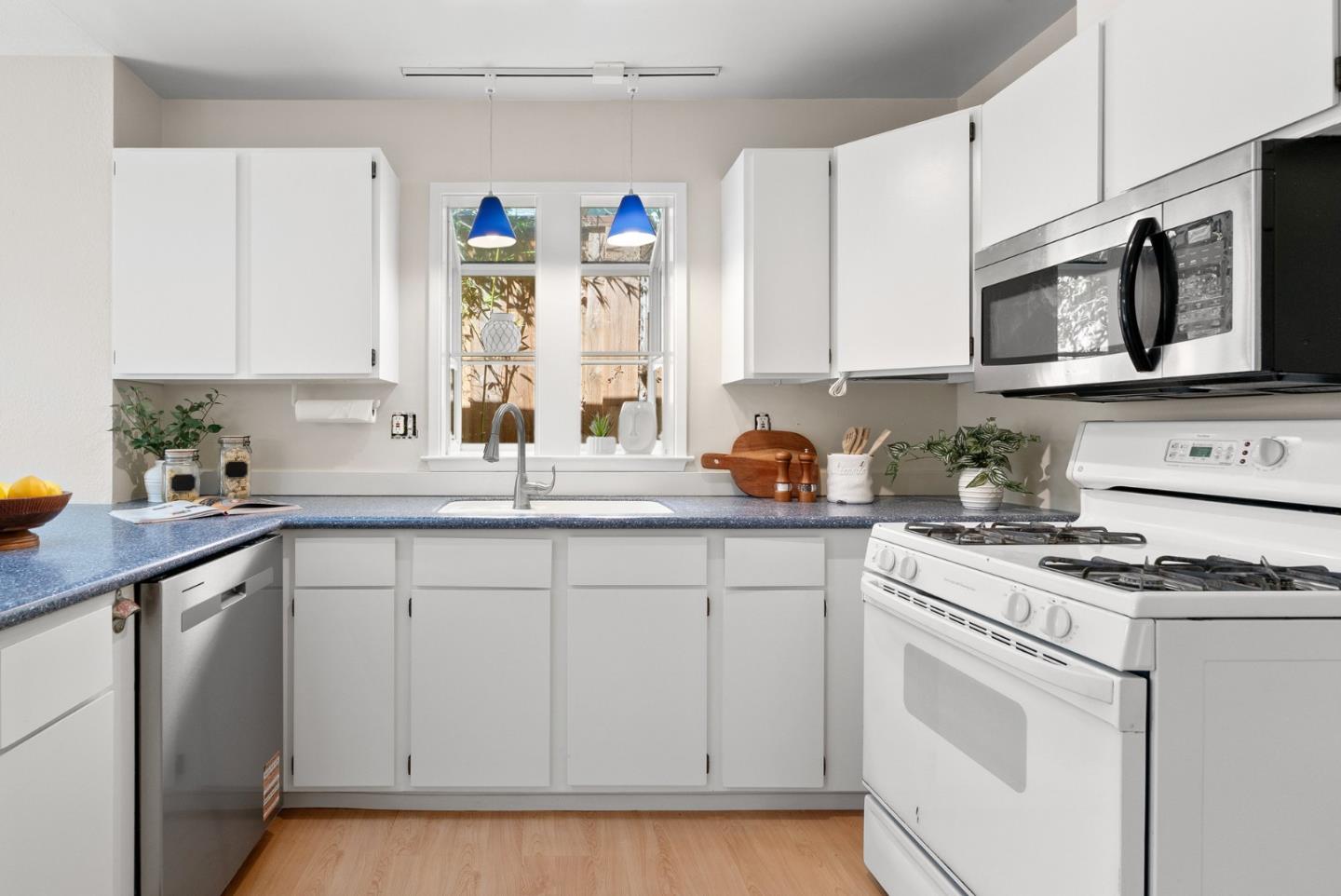 Detail Gallery Image 10 of 55 For 141 Walk Cir, Santa Cruz,  CA 95060 - 2 Beds | 2 Baths