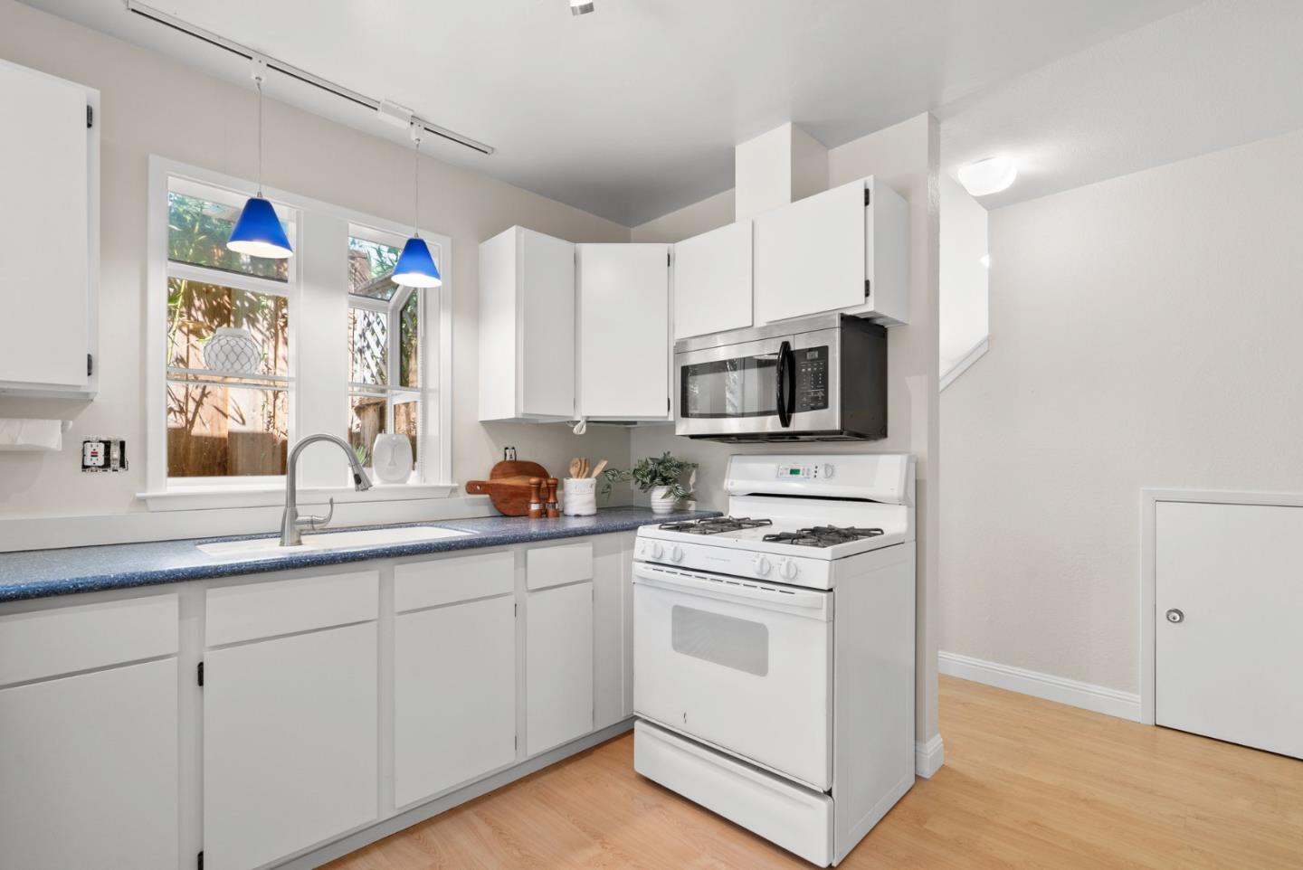 Detail Gallery Image 11 of 55 For 141 Walk Cir, Santa Cruz,  CA 95060 - 2 Beds | 2 Baths