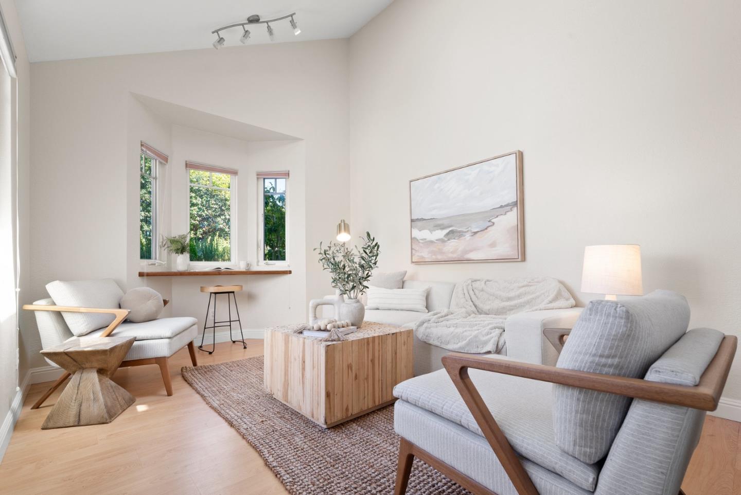 Detail Gallery Image 3 of 55 For 141 Walk Cir, Santa Cruz,  CA 95060 - 2 Beds | 2 Baths