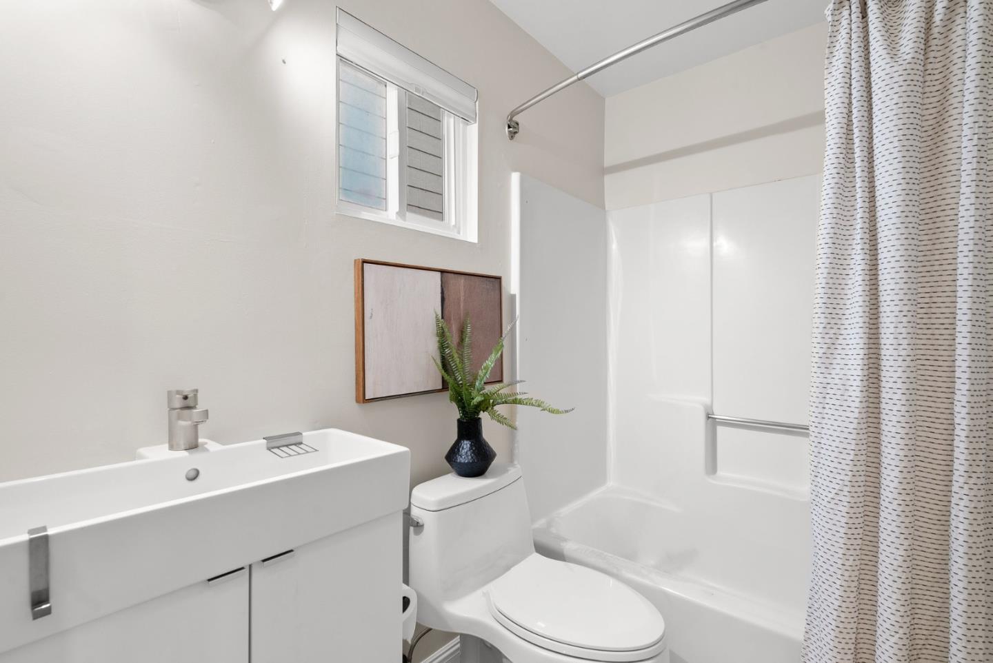 Detail Gallery Image 8 of 55 For 141 Walk Cir, Santa Cruz,  CA 95060 - 2 Beds | 2 Baths