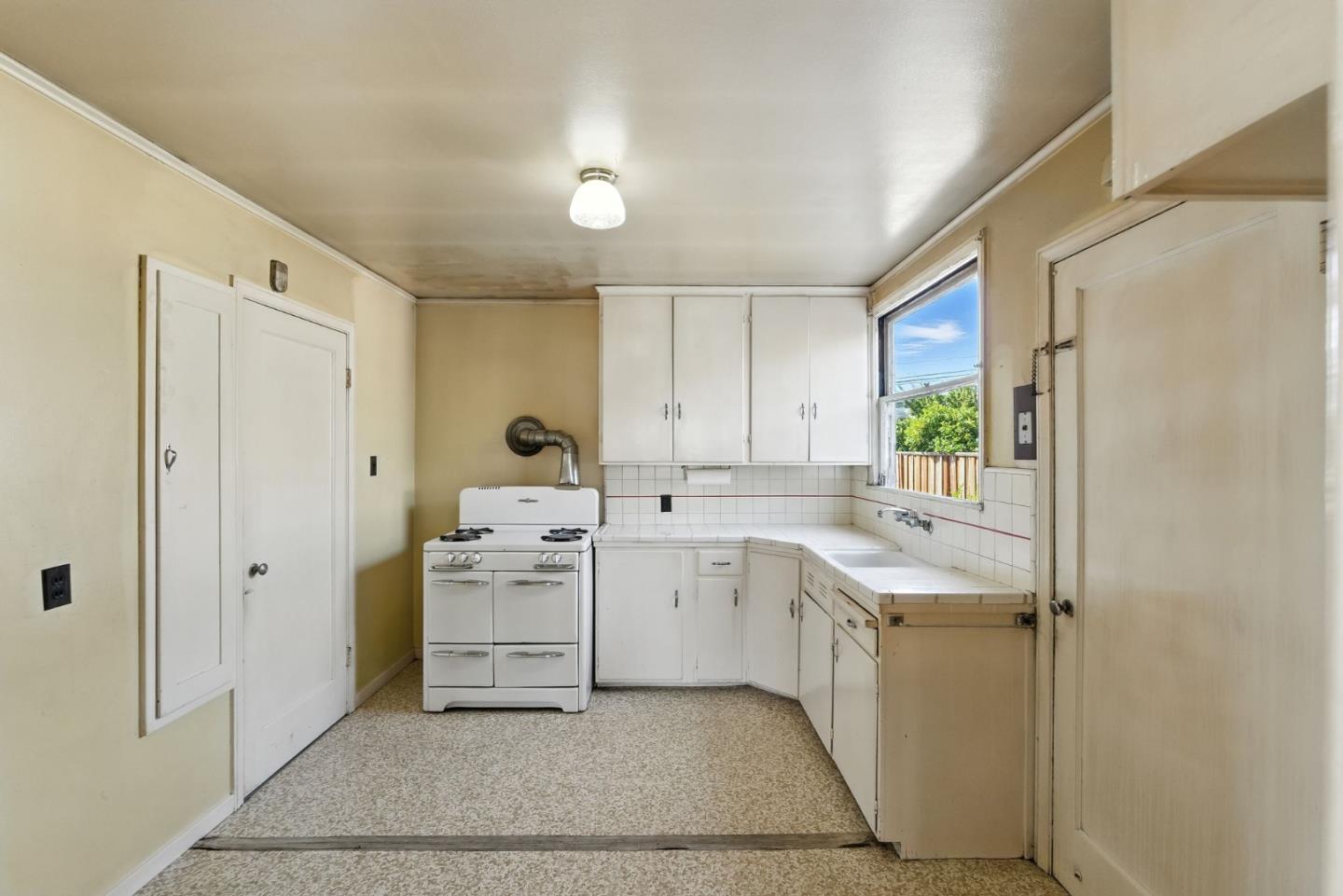 Detail Gallery Image 10 of 31 For 1333 Williams Ave, San Bruno,  CA 94066 - 3 Beds | 1 Baths