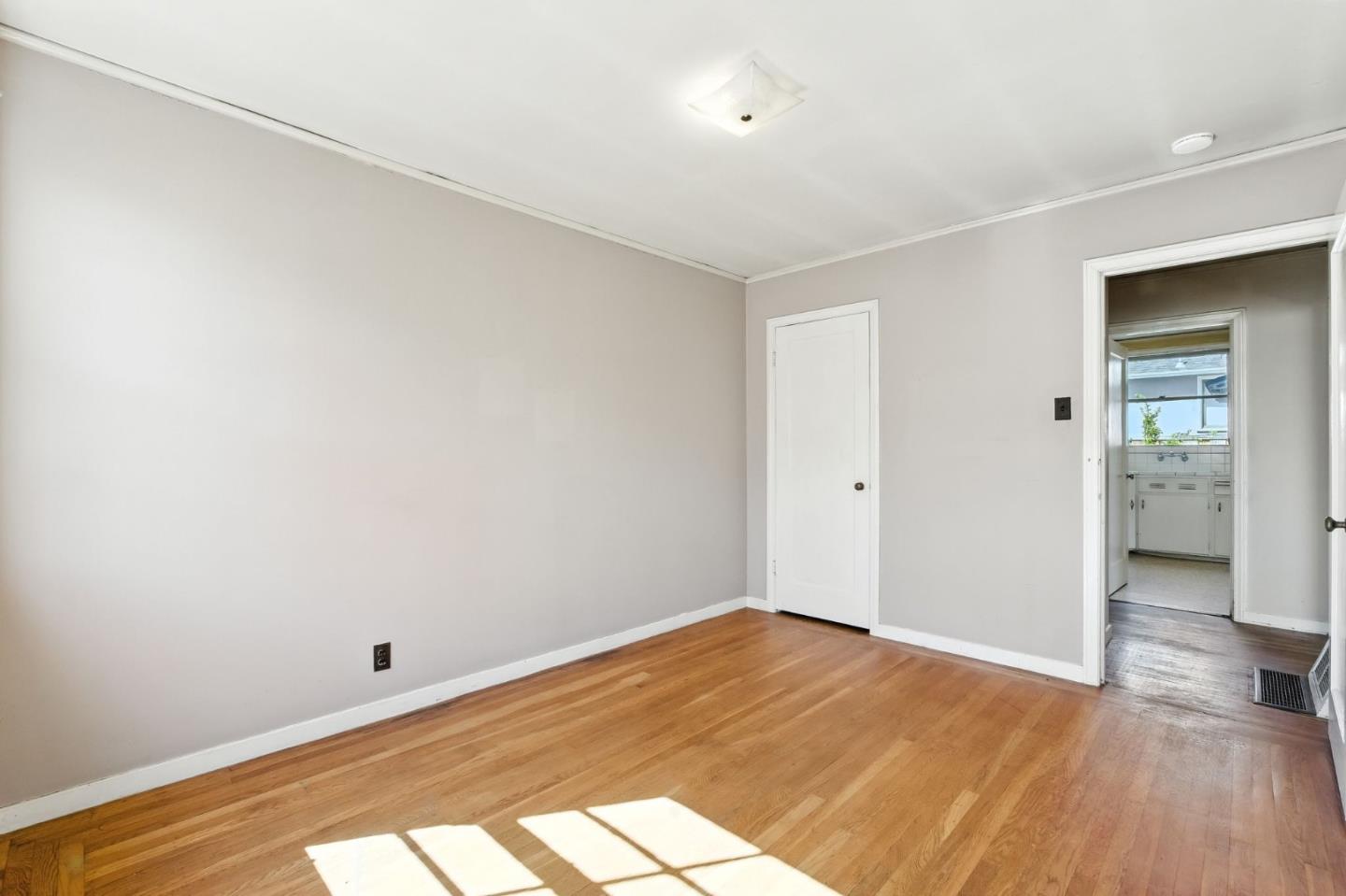 Detail Gallery Image 15 of 31 For 1333 Williams Ave, San Bruno,  CA 94066 - 3 Beds | 1 Baths