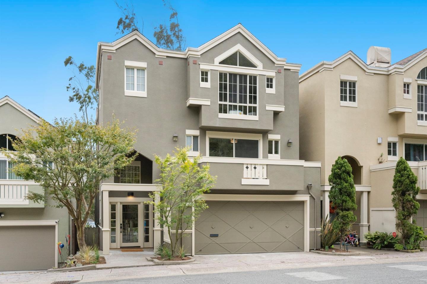 Detail Gallery Image 2 of 85 For 107 Knockash Hl, San Francisco,  CA 94127 - 5 Beds | 4/1 Baths