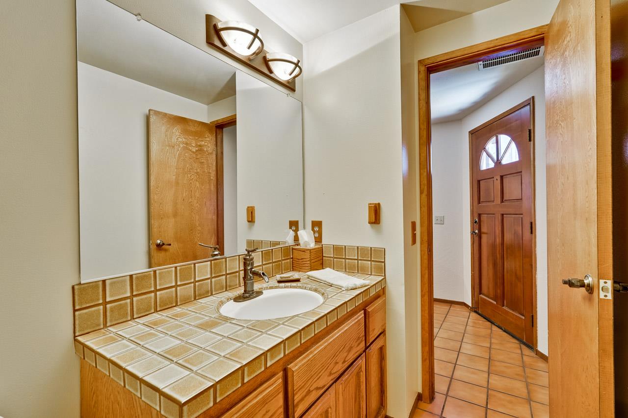 Detail Gallery Image 12 of 28 For 1132 Cherryview Ln, San Jose,  CA 95118 - 3 Beds | 2/1 Baths